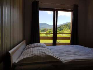 Отели типа «постель и завтрак» Dom z Bali Милкув Трехместный номер с видом на горы-4